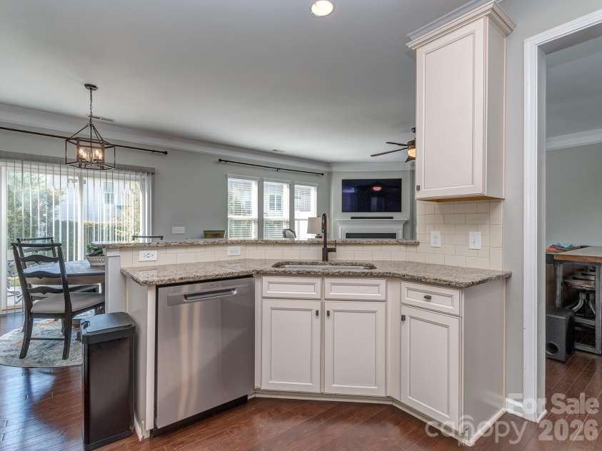 5951 Carrollton Lane, Charlotte, NC 28210.  MLS# CAR4409578, YatesRealty ID 42367. 