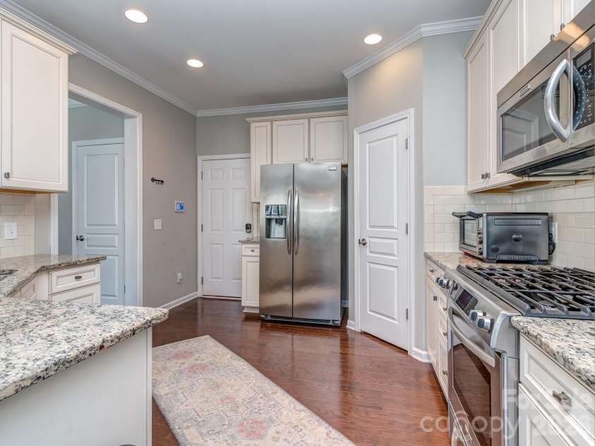 5951 Carrollton Lane, Charlotte, NC 28210.  MLS# CAR4409578, YatesRealty ID 42367. 