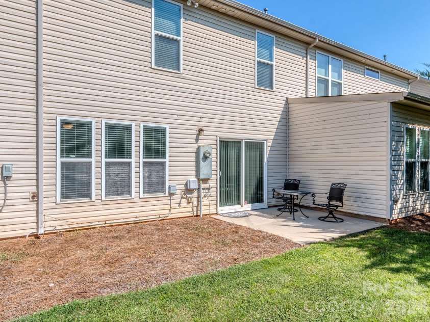 5951 Carrollton Lane, Charlotte, NC 28210.  MLS# CAR4409578, YatesRealty ID 42367. 
