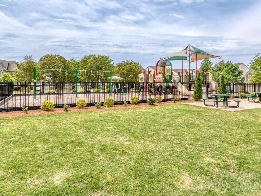 5951 Carrollton Lane, Charlotte, NC 28210.  MLS# CAR4409578, YatesRealty ID 42367. 