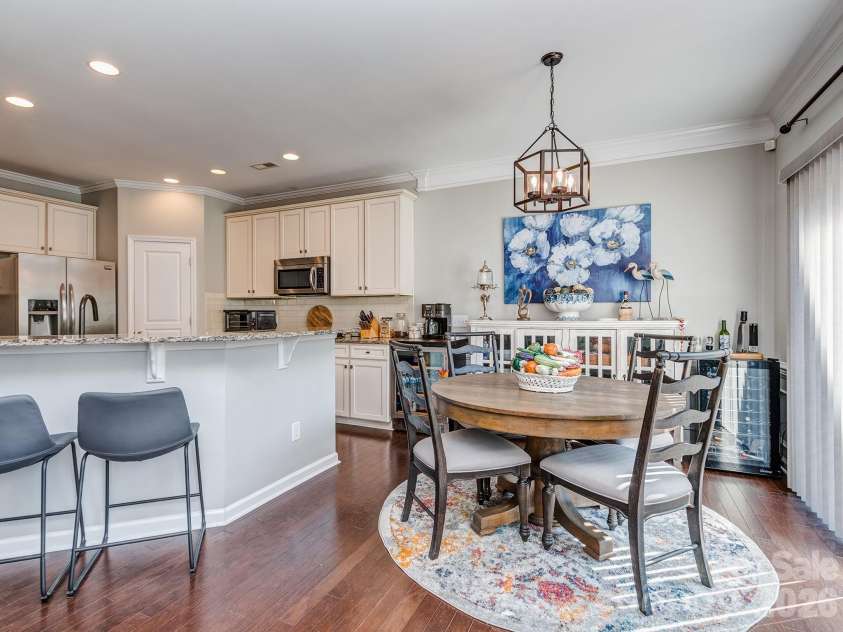 5951 Carrollton Lane, Charlotte, NC 28210.  MLS# CAR4409578, YatesRealty ID 42367. Dining area