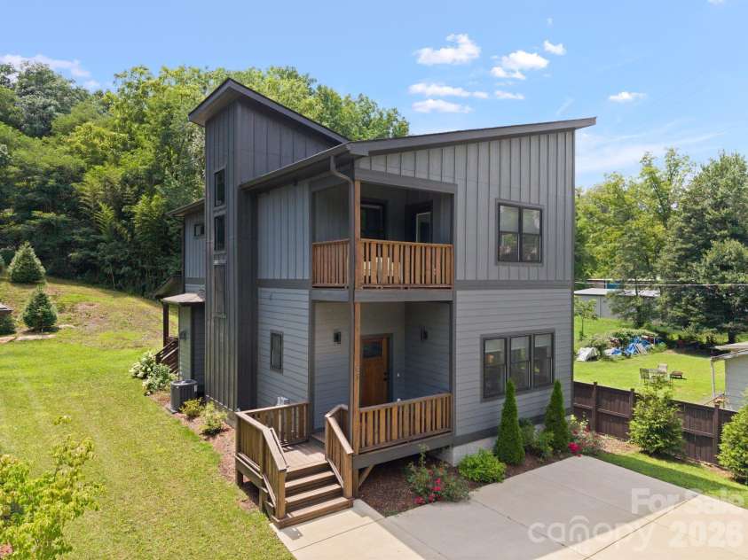 87 Glendale Avenue, Asheville, NC 28803.  MLS# CAR4409214, YatesRealty ID 42368. 
