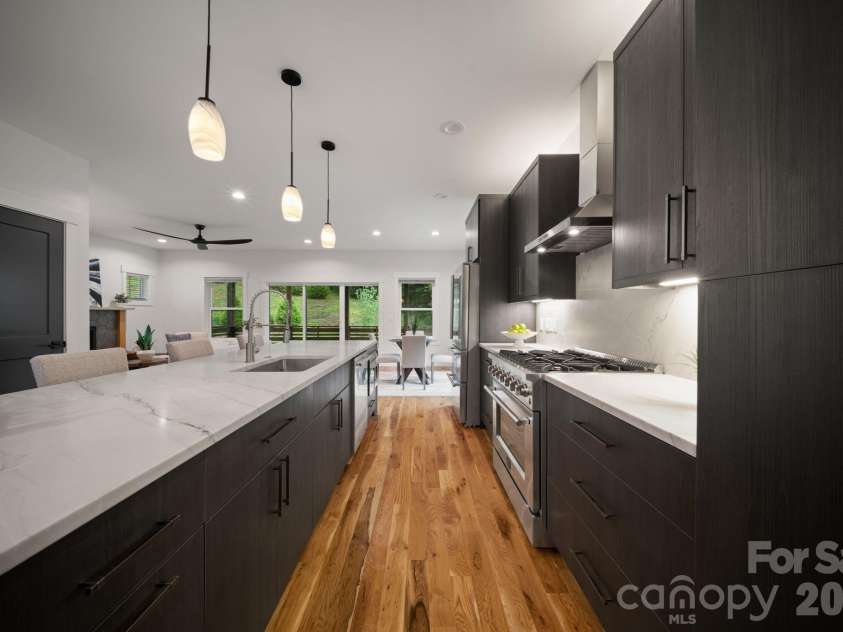 87 Glendale Avenue, Asheville, NC 28803.  MLS# CAR4409214, YatesRealty ID 42368. 