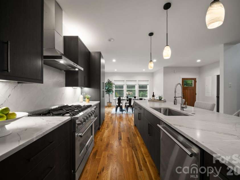 87 Glendale Avenue, Asheville, NC 28803.  MLS# CAR4409214, YatesRealty ID 42368. 