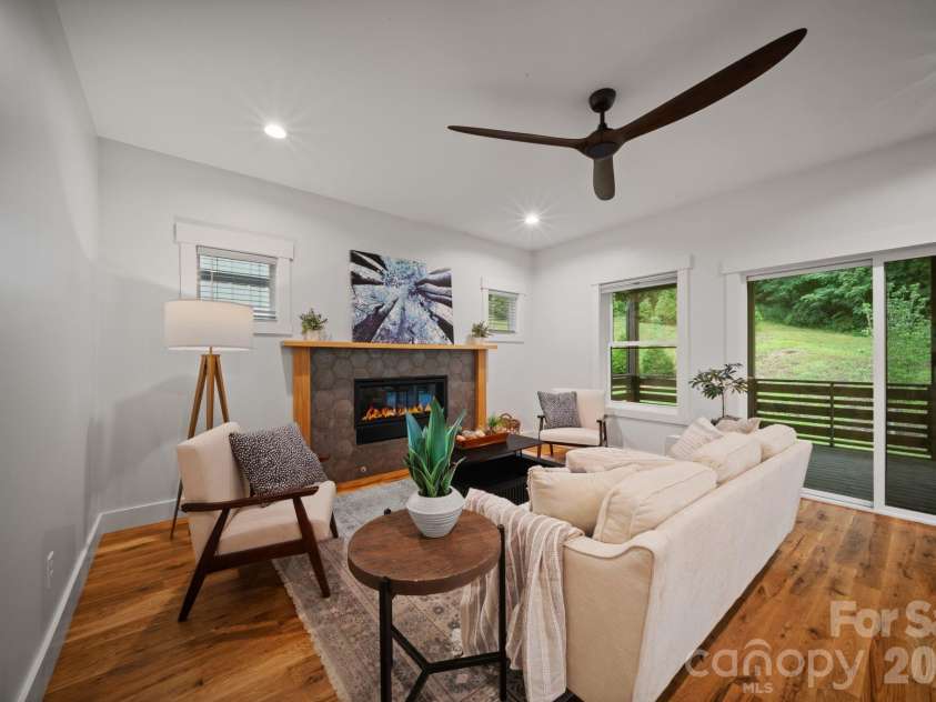 87 Glendale Avenue, Asheville, NC 28803.  MLS# CAR4409214, YatesRealty ID 42368. 
