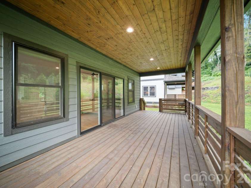 87 Glendale Avenue, Asheville, NC 28803.  MLS# CAR4409214, YatesRealty ID 42368. 