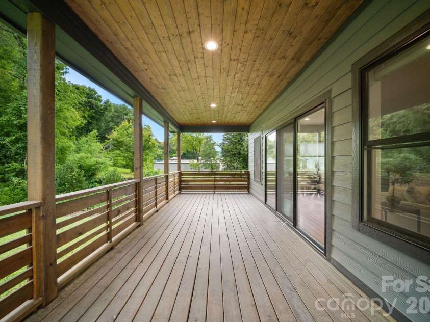87 Glendale Avenue, Asheville, NC 28803.  MLS# CAR4409214, YatesRealty ID 42368. 