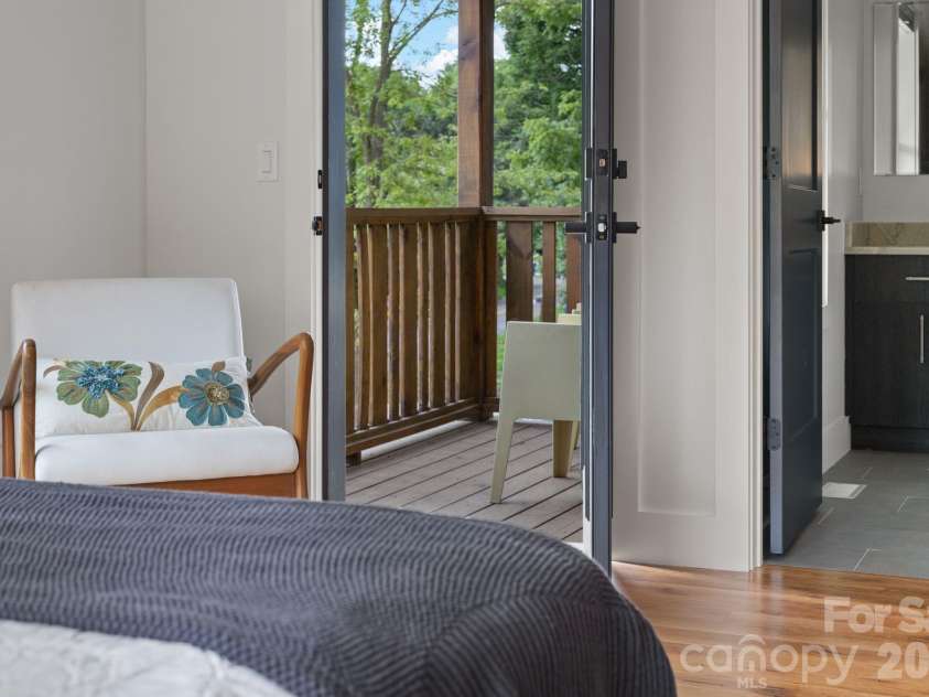 87 Glendale Avenue, Asheville, NC 28803.  MLS# CAR4409214, YatesRealty ID 42368. 