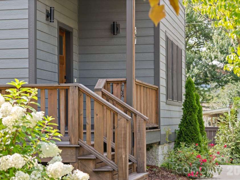 87 Glendale Avenue, Asheville, NC 28803.  MLS# CAR4409214, YatesRealty ID 42368. 