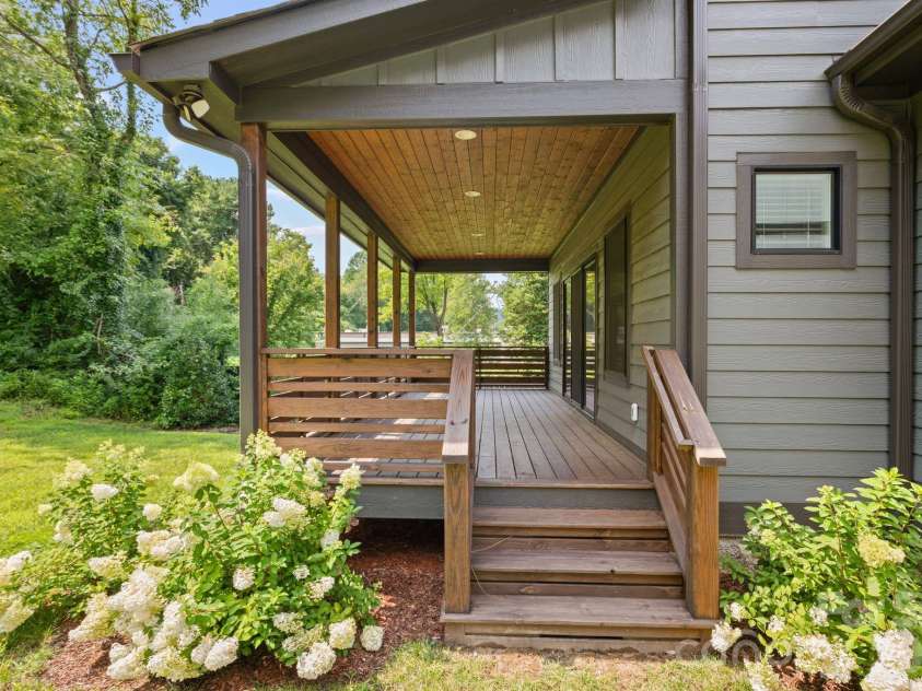 87 Glendale Avenue, Asheville, NC 28803.  MLS# CAR4409214, YatesRealty ID 42368. 