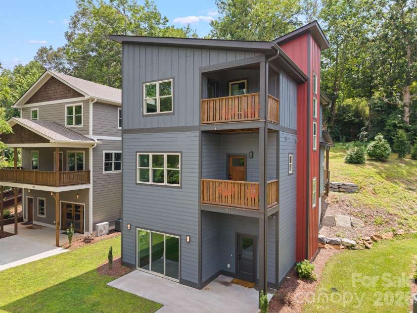 91 Glendale Avenue, Asheville, NC 28803.  MLS# CAR4409237, YatesRealty ID 42369. 