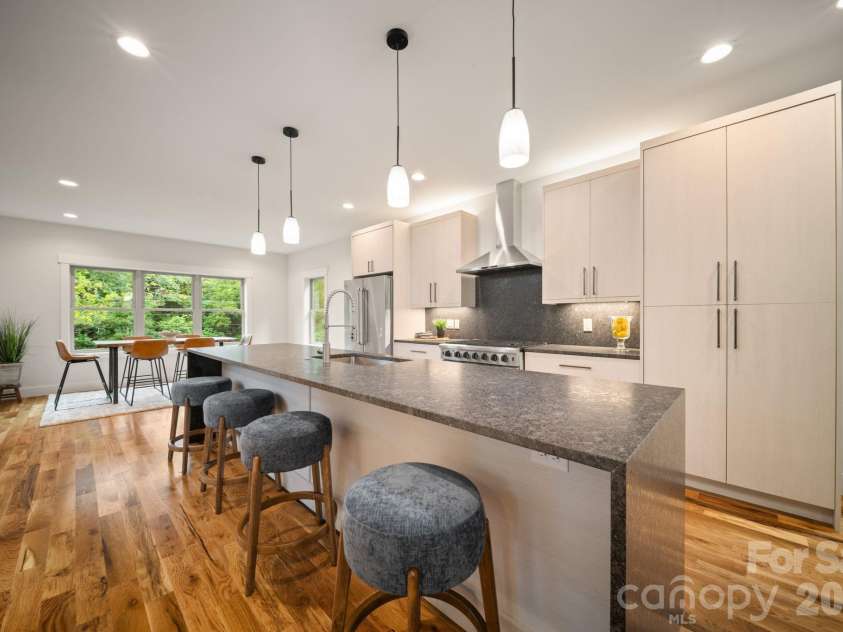 91 Glendale Avenue, Asheville, NC 28803.  MLS# CAR4409237, YatesRealty ID 42369. 