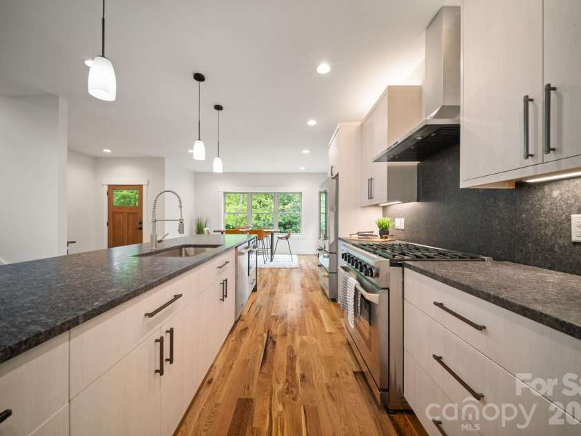 91 Glendale Avenue, Asheville, NC 28803.  MLS# CAR4409237, YatesRealty ID 42369. 