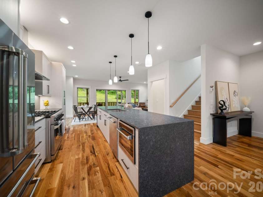 91 Glendale Avenue, Asheville, NC 28803.  MLS# CAR4409237, YatesRealty ID 42369. 