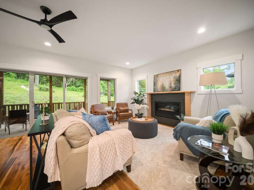 91 Glendale Avenue, Asheville, NC 28803.  MLS# CAR4409237, YatesRealty ID 42369. 