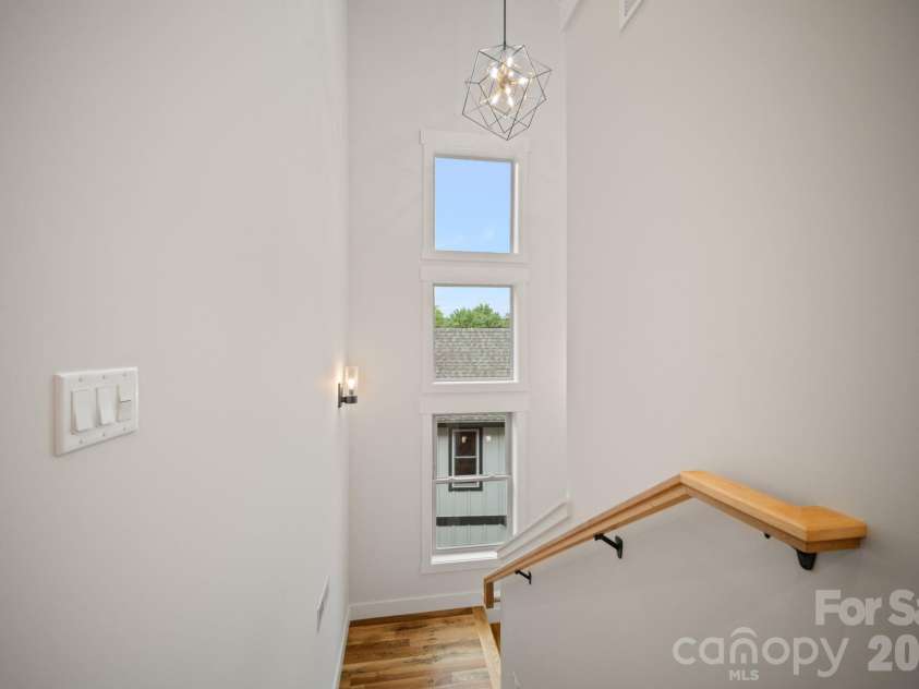 91 Glendale Avenue, Asheville, NC 28803.  MLS# CAR4409237, YatesRealty ID 42369. 