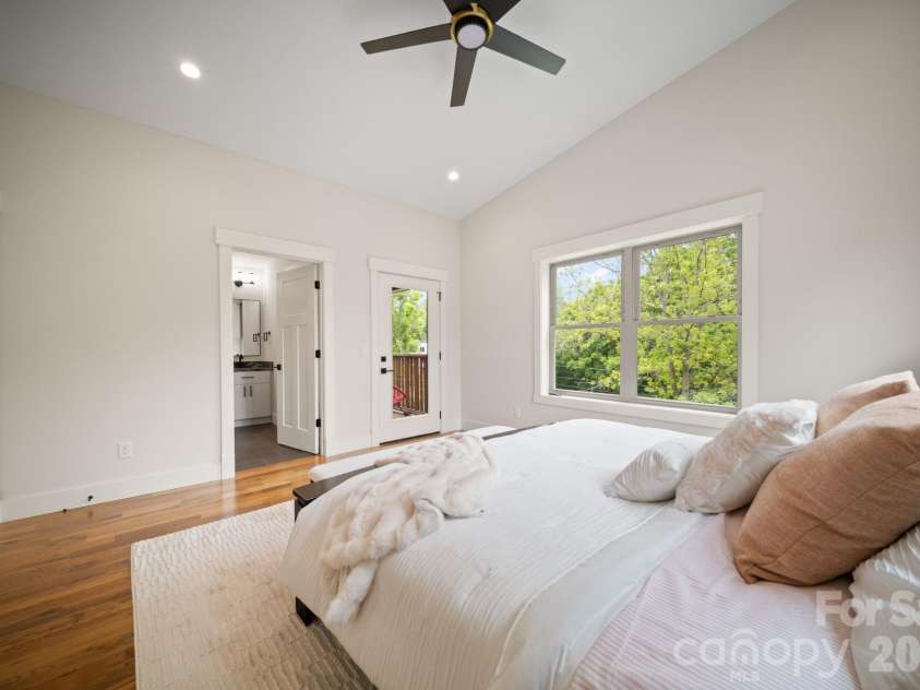91 Glendale Avenue, Asheville, NC 28803.  MLS# CAR4409237, YatesRealty ID 42369. 
