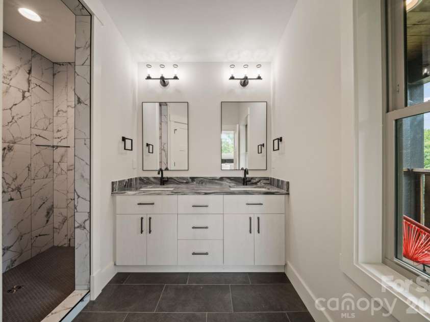 91 Glendale Avenue, Asheville, NC 28803.  MLS# CAR4409237, YatesRealty ID 42369. 