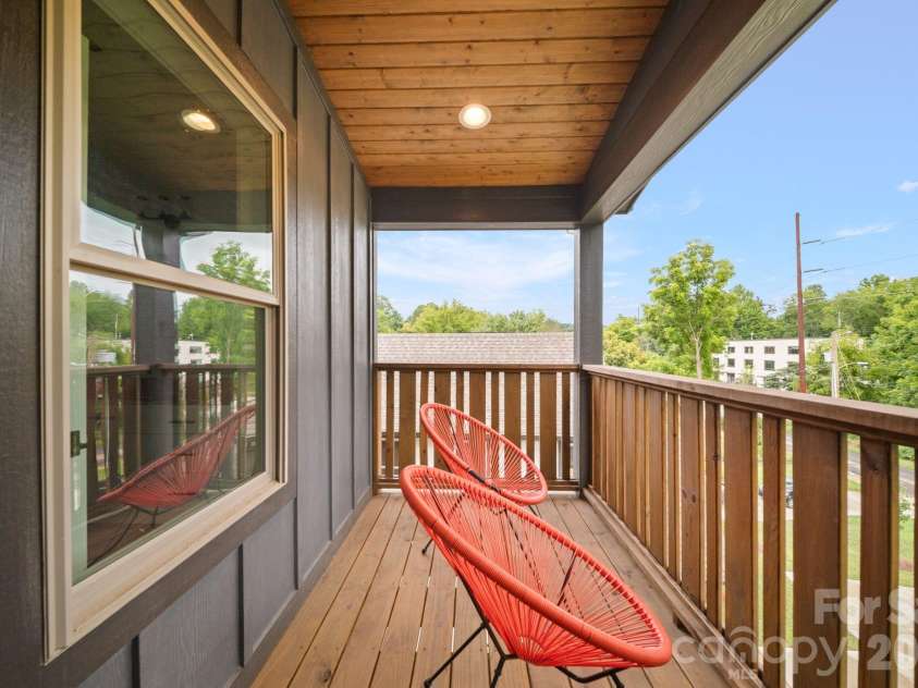91 Glendale Avenue, Asheville, NC 28803.  MLS# CAR4409237, YatesRealty ID 42369. 