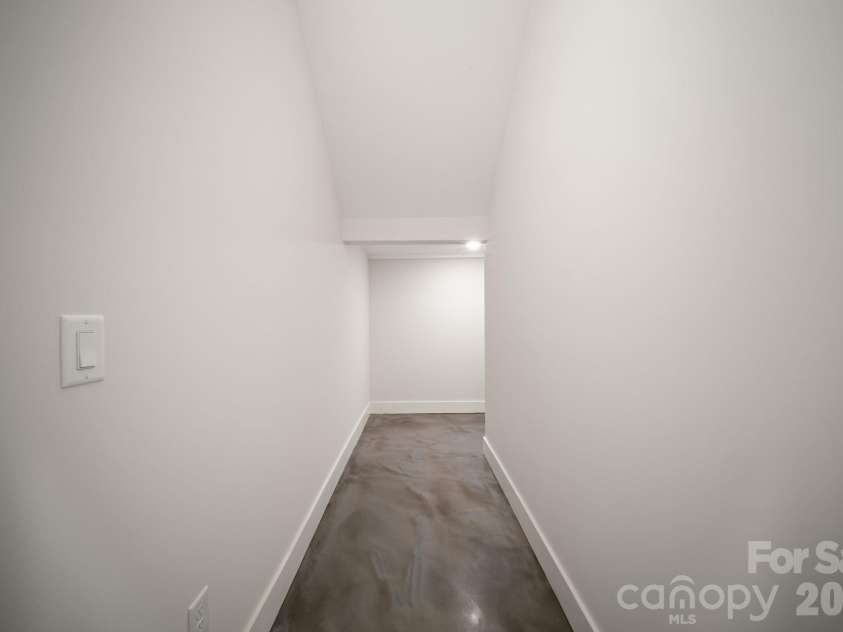 91 Glendale Avenue, Asheville, NC 28803.  MLS# CAR4409237, YatesRealty ID 42369. 