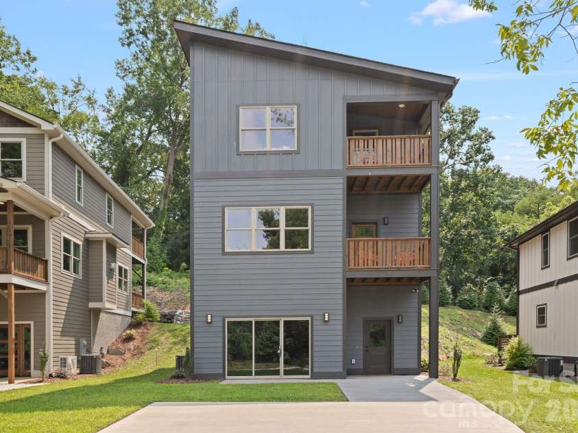 91 Glendale Avenue, Asheville, NC 28803.  MLS# CAR4409237, YatesRealty ID 42369. 