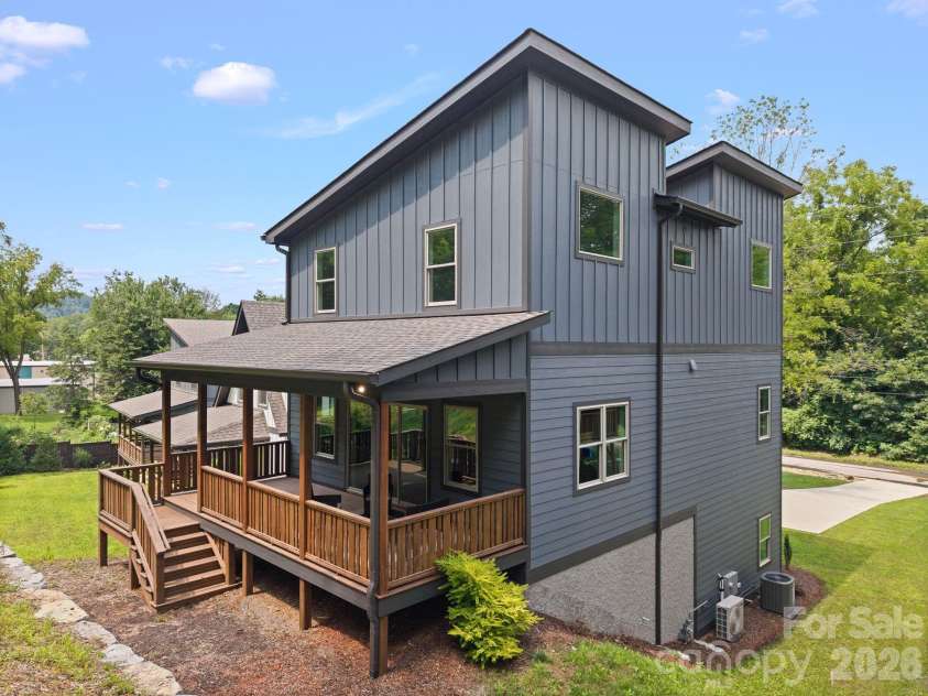 91 Glendale Avenue, Asheville, NC 28803.  MLS# CAR4409237, YatesRealty ID 42369. 