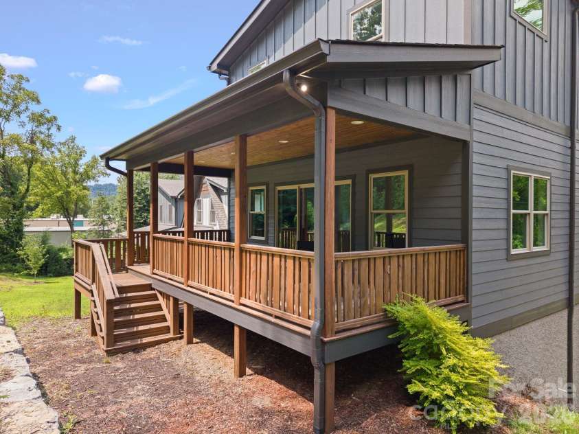 91 Glendale Avenue, Asheville, NC 28803.  MLS# CAR4409237, YatesRealty ID 42369. 