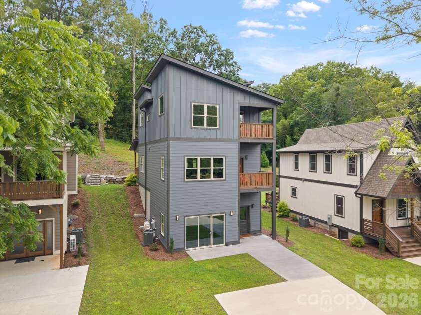 91 Glendale Avenue, Asheville, NC 28803.  MLS# CAR4409237, YatesRealty ID 42369. 