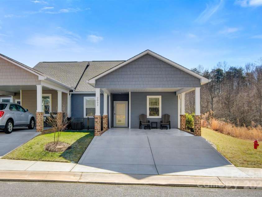 2802 15th Avenue Place, Hickory, NC 28602.  MLS# CAR4224638, YatesRealty ID 4237. 
