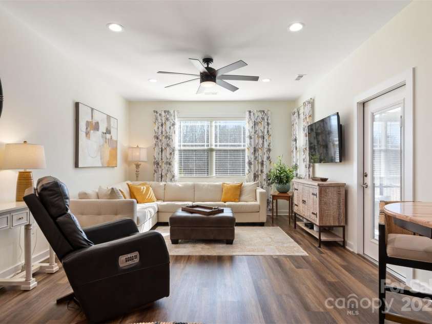 2802 15th Avenue Place, Hickory, NC 28602.  MLS# CAR4224638, YatesRealty ID 4237. 