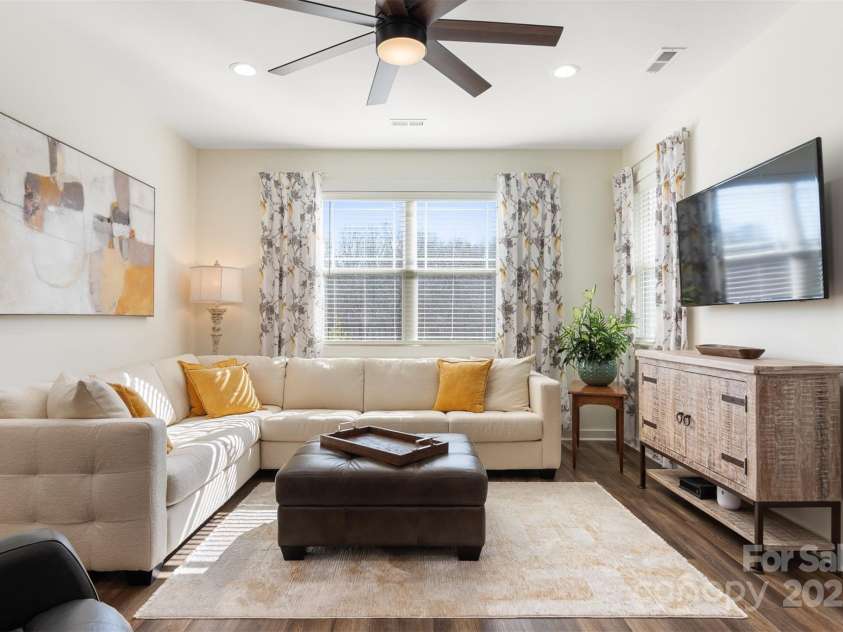 2802 15th Avenue Place, Hickory, NC 28602.  MLS# CAR4224638, YatesRealty ID 4237. 