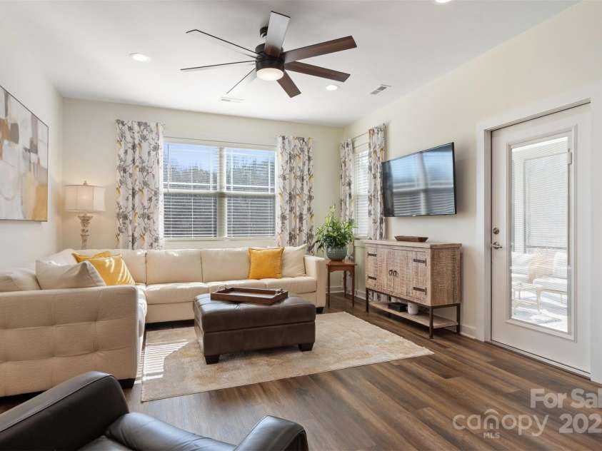 2802 15th Avenue Place, Hickory, NC 28602.  MLS# CAR4224638, YatesRealty ID 4237. 