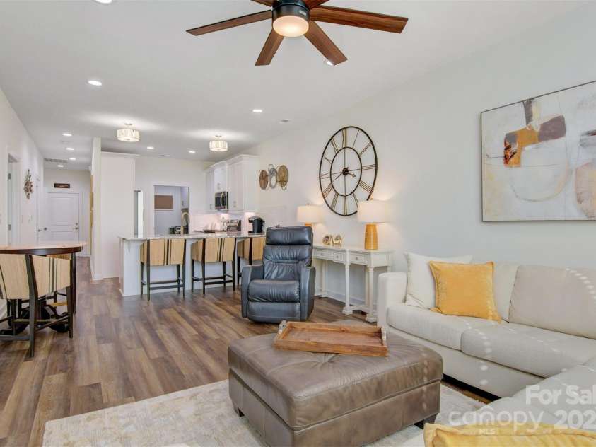 2802 15th Avenue Place, Hickory, NC 28602.  MLS# CAR4224638, YatesRealty ID 4237. 