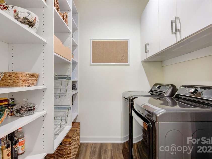 2802 15th Avenue Place, Hickory, NC 28602.  MLS# CAR4224638, YatesRealty ID 4237. 