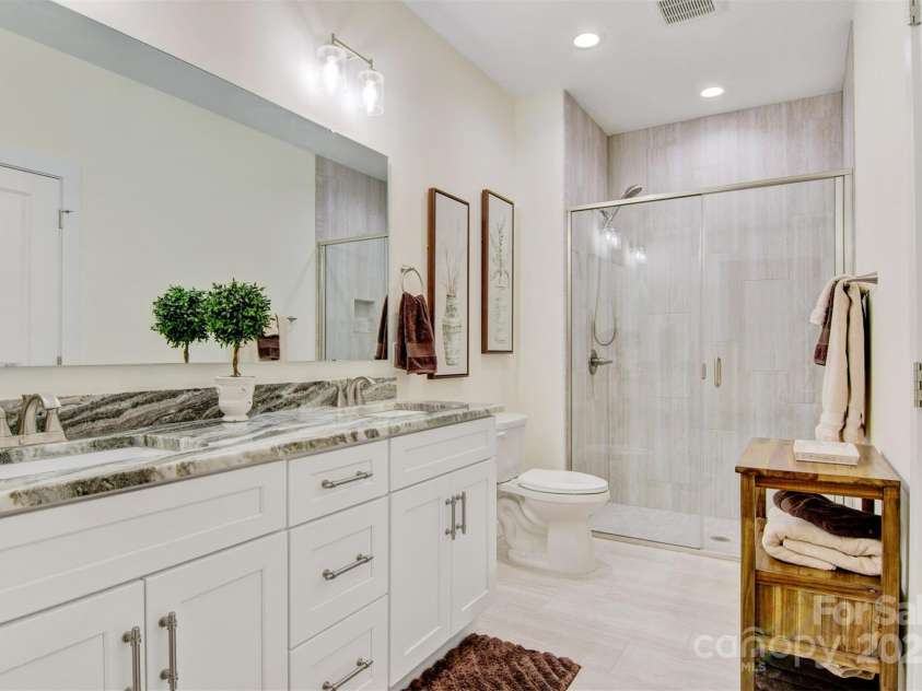 2802 15th Avenue Place, Hickory, NC 28602.  MLS# CAR4224638, YatesRealty ID 4237. 