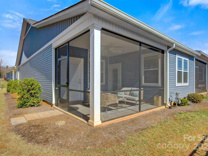 2802 15th Avenue Place, Hickory, NC 28602.  MLS# CAR4224638, YatesRealty ID 4237. 