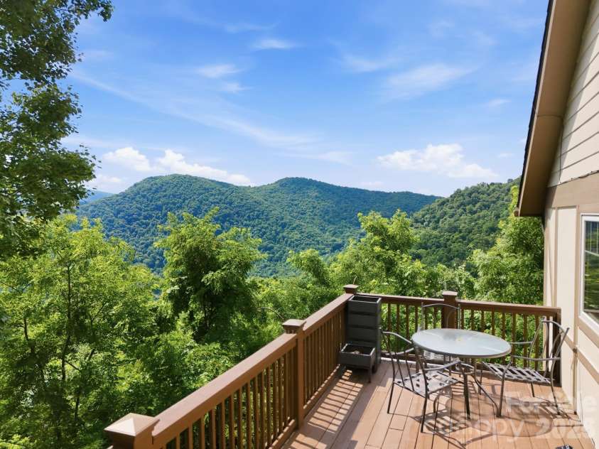 5 Lila Lane, Clyde, NC 28721.  MLS# CAR4349173, YatesRealty ID 4237. 