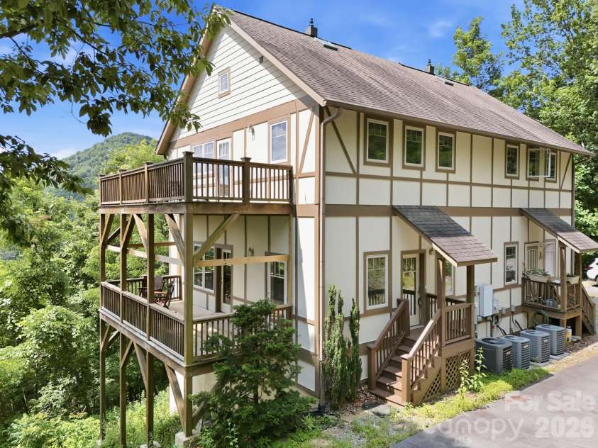5 Lila Lane, Clyde, NC 28721.  MLS# CAR4349173, YatesRealty ID 4237. 