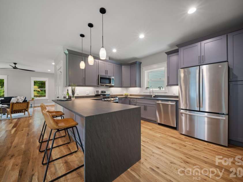 89 Glendale Avenue, Asheville, NC 28803.  MLS# CAR4409722, YatesRealty ID 42370. 