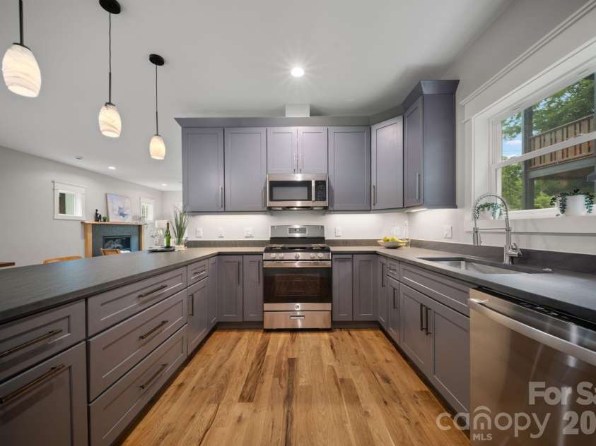 89 Glendale Avenue, Asheville, NC 28803.  MLS# CAR4409722, YatesRealty ID 42370. 