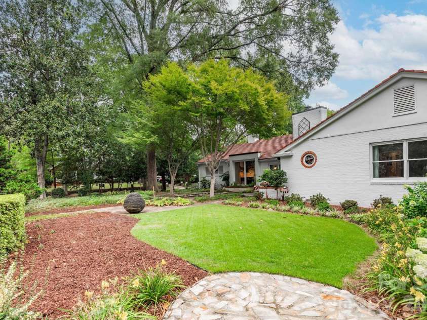 1101 Belgrave Place, Charlotte, NC 28203.  MLS# CAR4408102, YatesRealty ID 42373. 