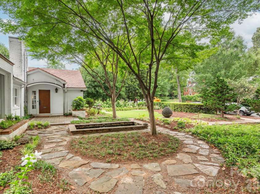 1101 Belgrave Place, Charlotte, NC 28203.  MLS# CAR4408102, YatesRealty ID 42373. 