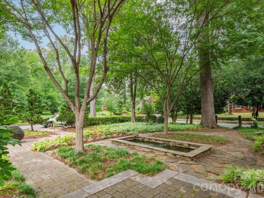 1101 Belgrave Place, Charlotte, NC 28203.  MLS# CAR4408102, YatesRealty ID 42373. 