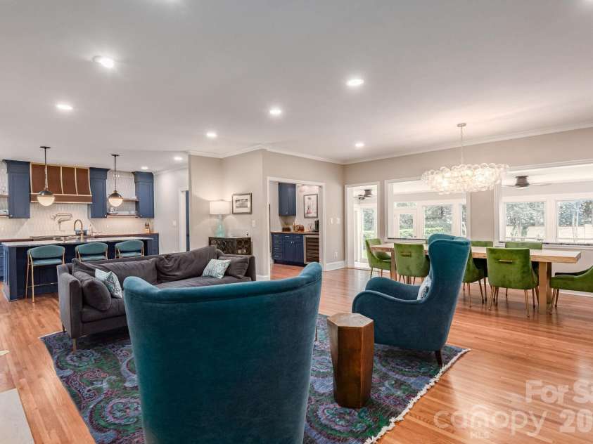 1101 Belgrave Place, Charlotte, NC 28203.  MLS# CAR4408102, YatesRealty ID 42373. 