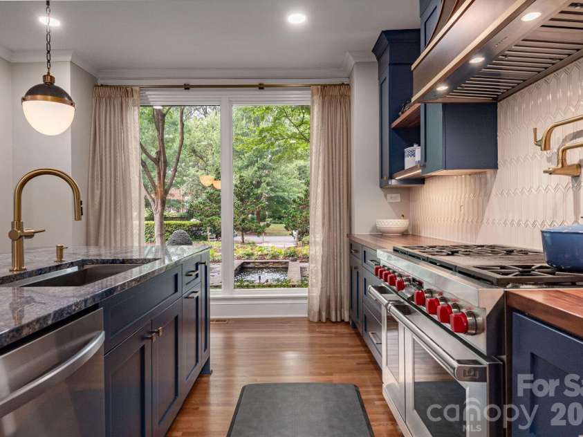 1101 Belgrave Place, Charlotte, NC 28203.  MLS# CAR4408102, YatesRealty ID 42373. 