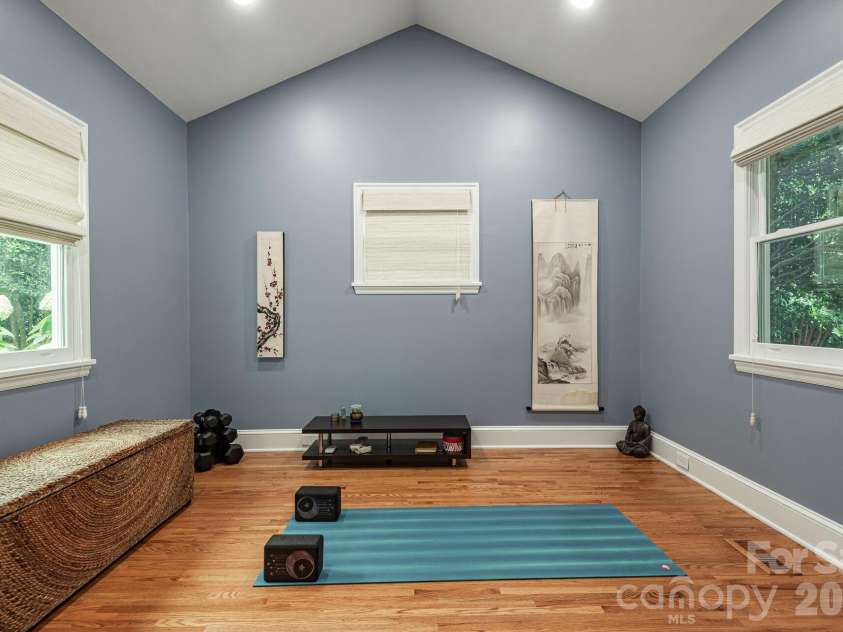 1101 Belgrave Place, Charlotte, NC 28203.  MLS# CAR4408102, YatesRealty ID 42373. 