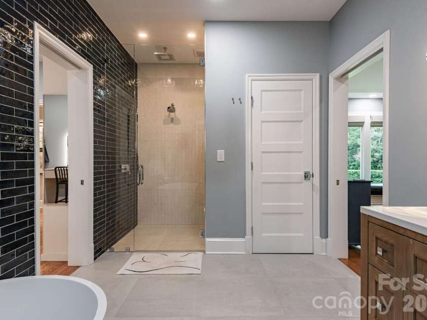 1101 Belgrave Place, Charlotte, NC 28203.  MLS# CAR4408102, YatesRealty ID 42373. 