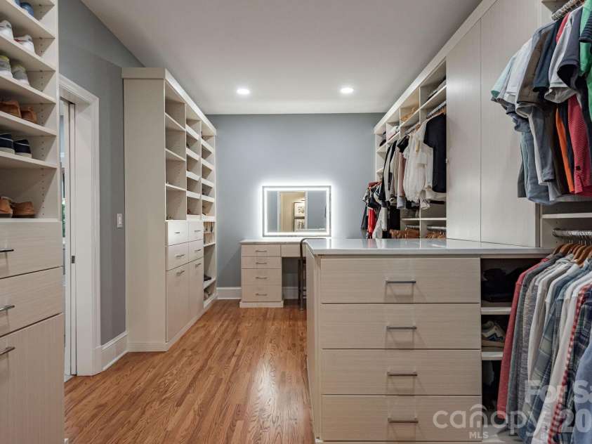 1101 Belgrave Place, Charlotte, NC 28203.  MLS# CAR4408102, YatesRealty ID 42373. 