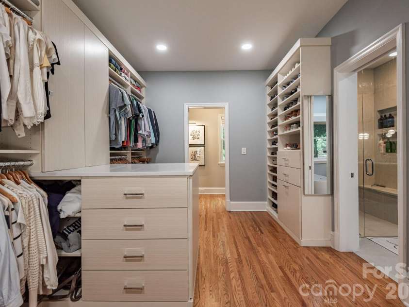 1101 Belgrave Place, Charlotte, NC 28203.  MLS# CAR4408102, YatesRealty ID 42373. 