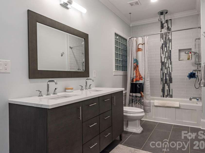 1101 Belgrave Place, Charlotte, NC 28203.  MLS# CAR4408102, YatesRealty ID 42373. 